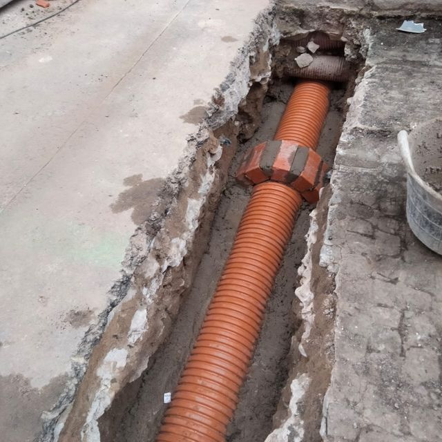Pocería Couso acometida de tubos 1